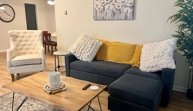 Cozy 1-bedroom apartment in pleasant Middletown with WiFi, AC