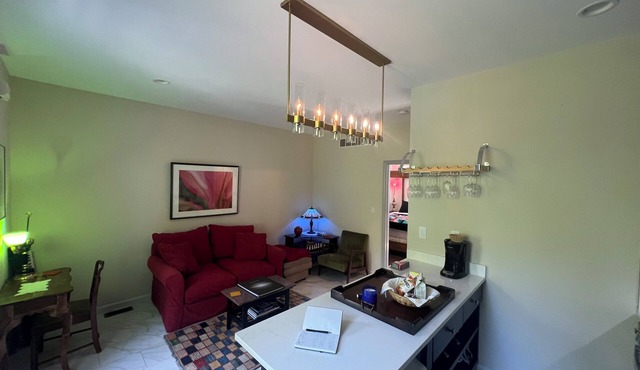 Cozy 1-bedroom apartment in wonderful New Albany with Jacuzzi Hot Tub