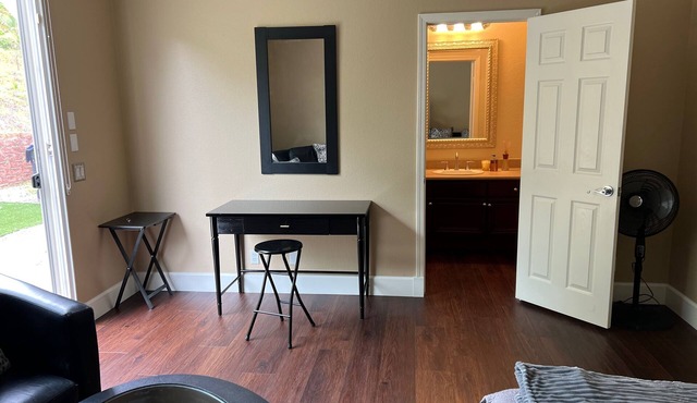 Cozy 1-Bedroom Apartment in Serene Escondido with WiFi