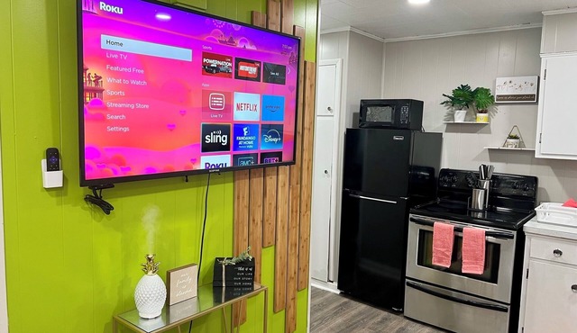 Cozy 1-bedroom apartment with WiFi, AC in delightful Lackawanna-Sleeps 4