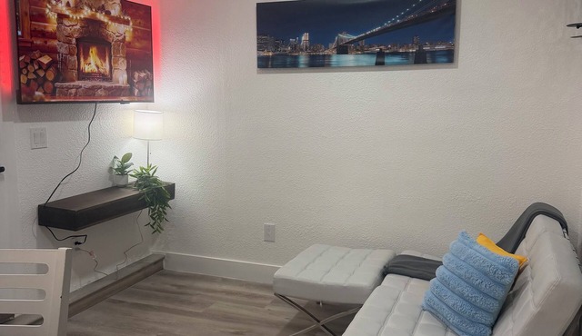 Cozy 1-bedroom apartment in beautiful Las Vegas with AC