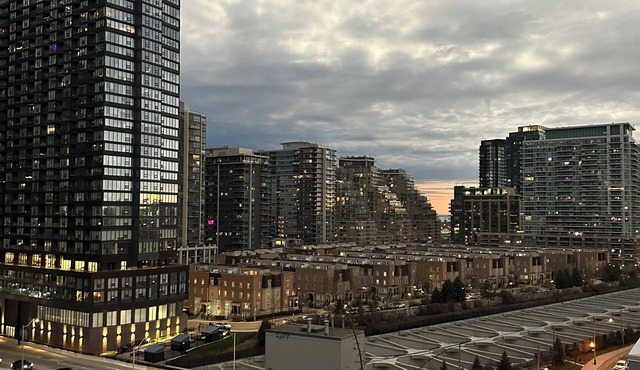 Cozy 1-Bedroom Apartment with Unique View - Available for School Holidays Only