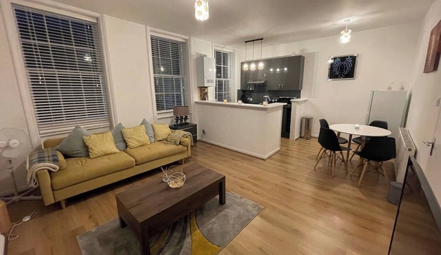 Cozy 1-Bedroom Apartment Near Margate Seafront