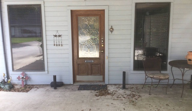 Cozy 1-bedroom apartment in Beaumont area, with AC, furnished.