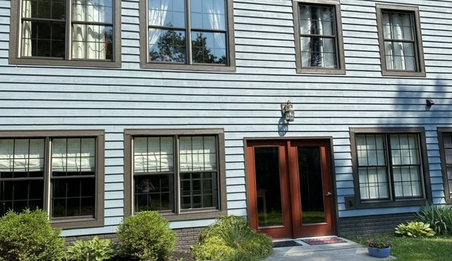Cozy 1 bedroom apartment in a beautiful, woodsy neighborhood.