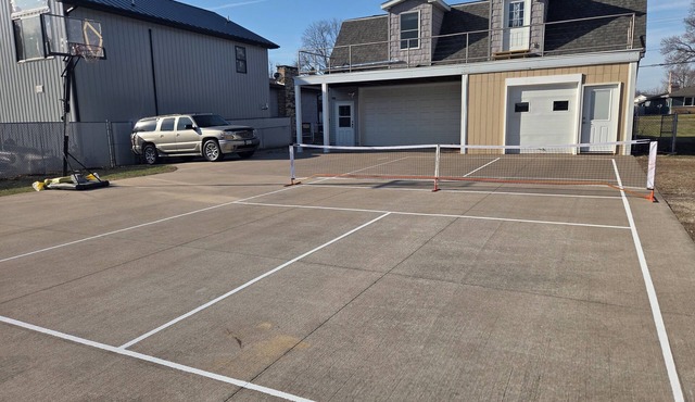Cozy 1-bedroom apartment in pleasant Camanche with AC. On the Mississippi River