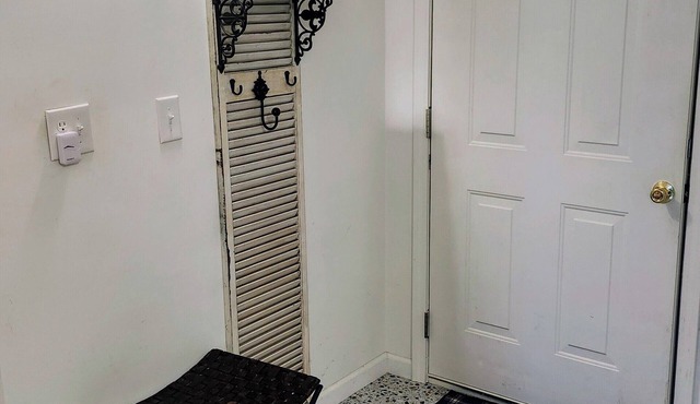 Cozy 1-bedroom apartment in safe Carthage neighborhood with WiFi