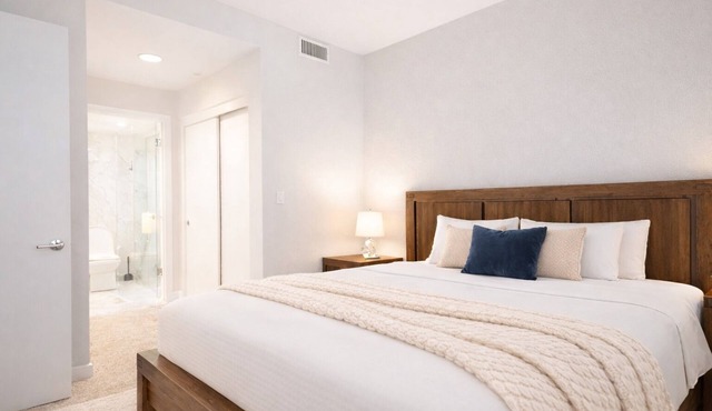 Cozy 1-bedroom apartment with AC in charming Glendale