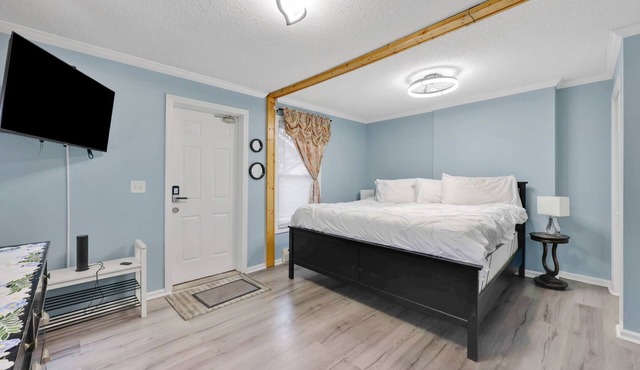 Cozy 1-bedroom apartment in gorgeous Hartford with AC