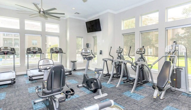 Cozy 1-bedroom apartment with fitness room, WiFi in serene Magnolia