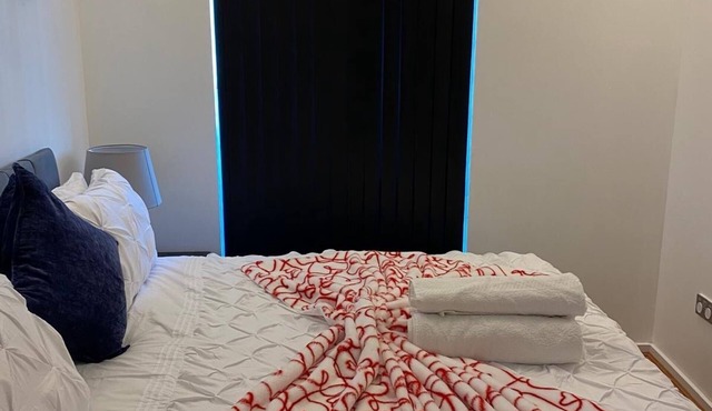 Cozy 1-bedroom apartment, 2 min walk to Barking Station and on-site free parking