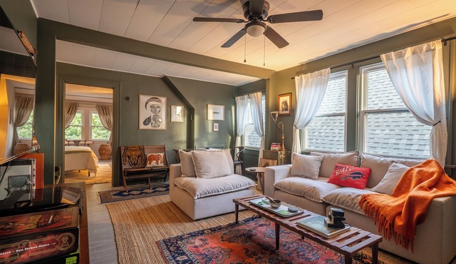 Cozy 1-bedroom apartment in the lovely Elmwood Village