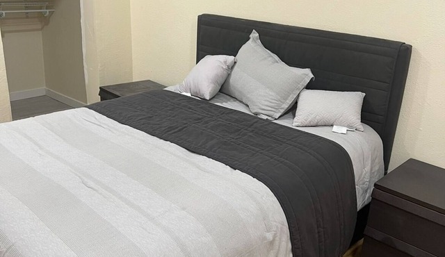 Cozy 1-bedroom apartment in nice Edmonds with AC and heat