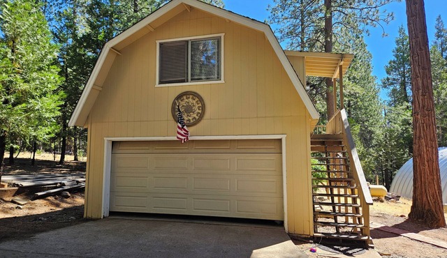 Cozy 1-bedroom apartment in welcoming Pioneer with WiFi, AC. Close to Kirkwood.