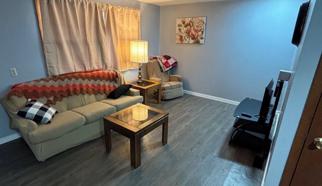 Cozy 1-bedroom apartment in Sheldon with AC, WiFi On a quiet street