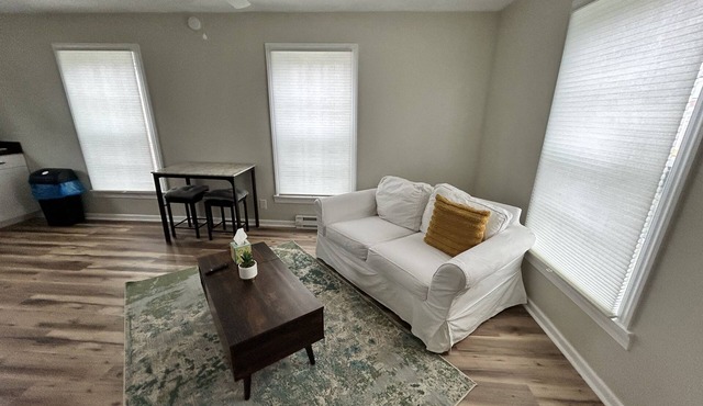 Cozy 1-bedroom apartment in welcoming Suffolk with AC, WiFi, and full kitchen!