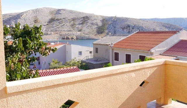 Cozy 1 Bedroom Apartment With sea View