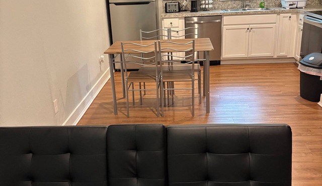 Cozy 1-bedroom apartment in serene Alvin with AC