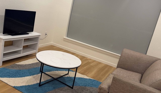 Cozy 1-bedroom apartment with AC in serene Aurora