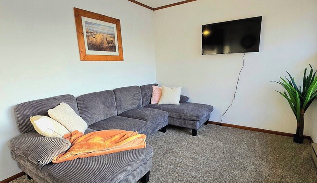 Cozy 1-bedroom apartment in wonderful Britt with WiFi, A/C