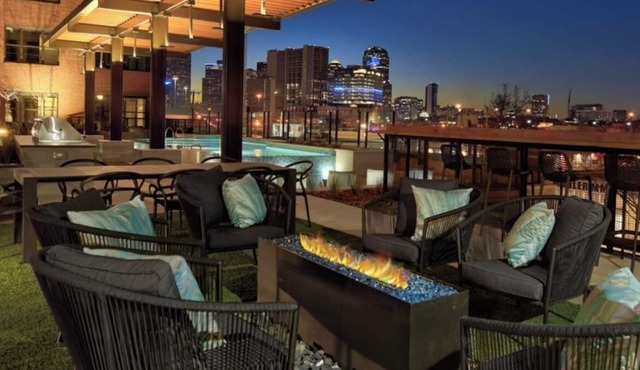 Cozy 1-bedroom apartment in Downtown Dallas.