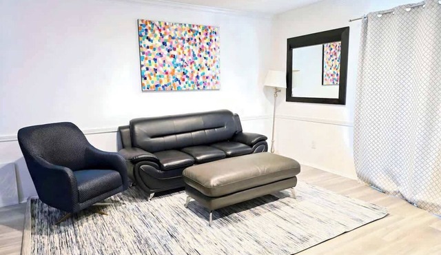 Cozy 1-Bedroom Apartment on Regal oaks Dr – Dallas