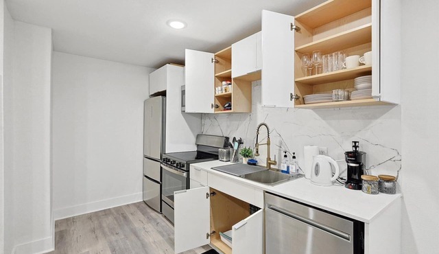 Cozy 1-bedroom apartment in welcoming Dallas with WiFi, AC