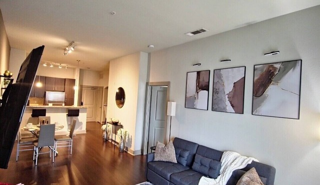 Cozy 1-bedroom apartment 6 minutes from downtown.