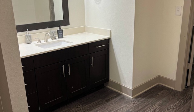 Cozy 1-bedroom apartment in fabulous Irving with WiFi, AC