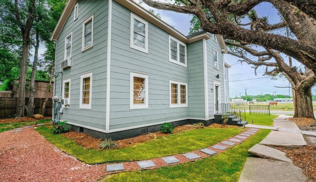 Cozy 1-bedroom apartment in lovely Mobile with WiFi, AC