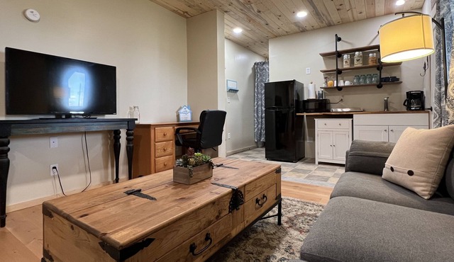 Cozy 1 bedroom apartment attached to a barn