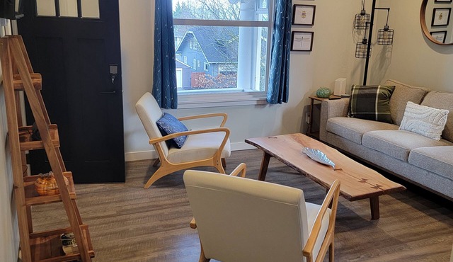 Cozy 1-bedroom apartment in historic stadium district of Tacoma with WiFi, AC