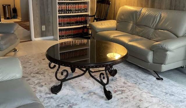 Cozy 1-bedroom apartment in charming Utica with AC, WiFi