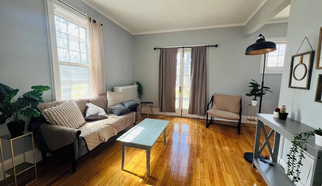 Cozy 1-bedroom apartment in charming Utica located in the second floor.