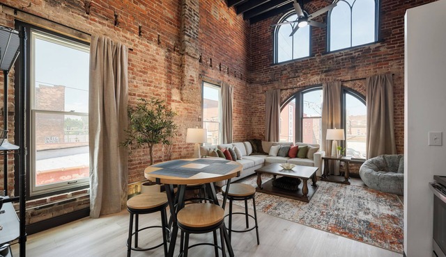 Cozy 1-bedroom apartment in fabulous Wabash with WiFi, AC