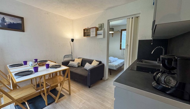 Cozy 1-Bedroom Apt in Bernex - Ski-In/Ski-Out, WiFi, Pet-Friendly, Near Evian & Lake Geneva