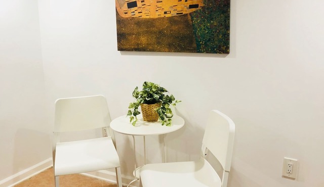 Cozy 1 Bedroom Apt of Historic Cap Hill House, Sleeps 5, FREE ON-SITE PARKING