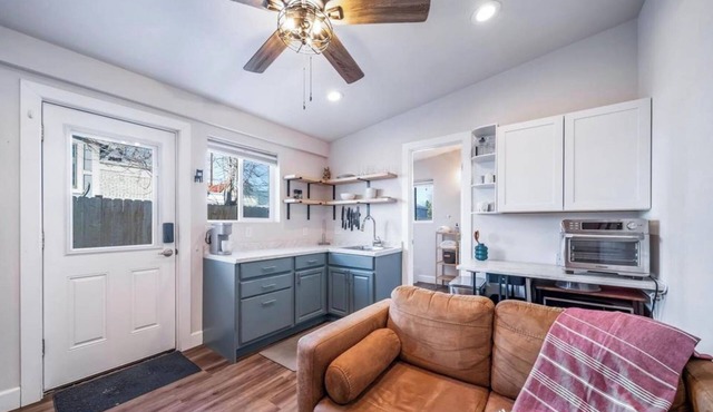 Cozy 1-bedroom attached house in quiet area of Denver conveniently located
