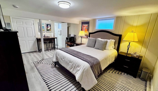 Cozy 1-bedroom basement apartment in walkable Del Ray - Blocks from the Metro!