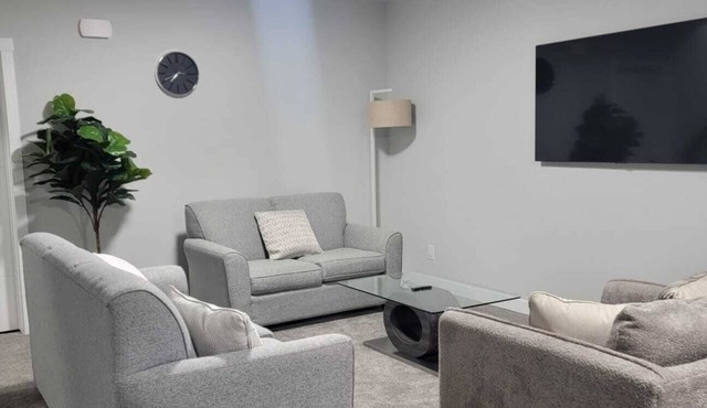 Cozy 1 bedroom basement suite in Southwest Calgary