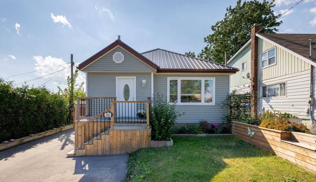 Cozy 1-Bedroom Basement With Separate Entrance