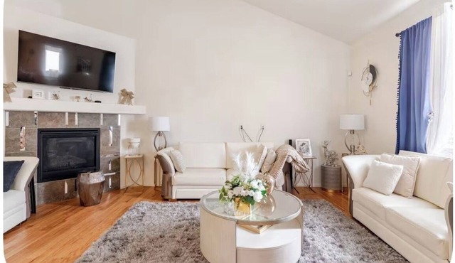 Cozy 1-bedroom bed & breakfast in charming Aurora with AC