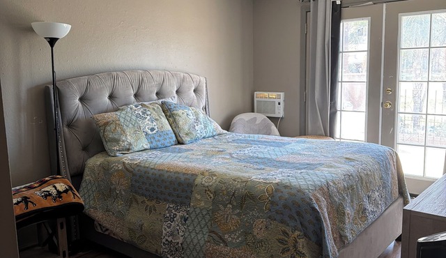 Cozy 1-bedroom building in lovely Valley Center with AC