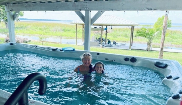 Cozy 1-bedroom bungalow in gorgeous Sebring with AC and gym access