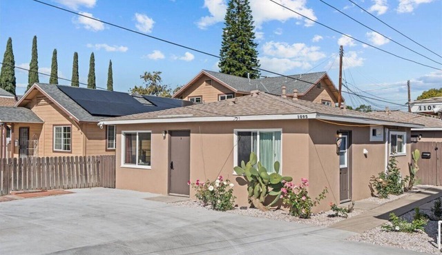 Cozy 1-bedroom bungalow in charming Tustin with AC