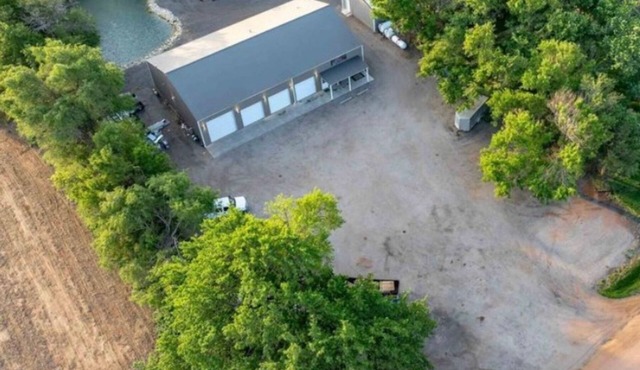 Cozy 1-bedroom Bunkhouse with Trailer parking