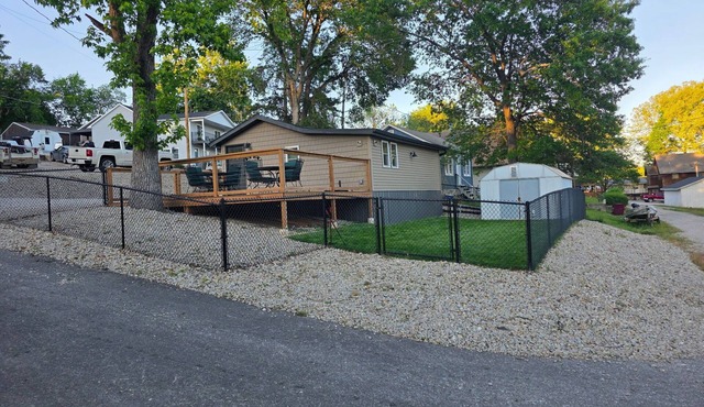 Cozy 1-bedroom cabin in peaceful Gravois Mills with WIFI