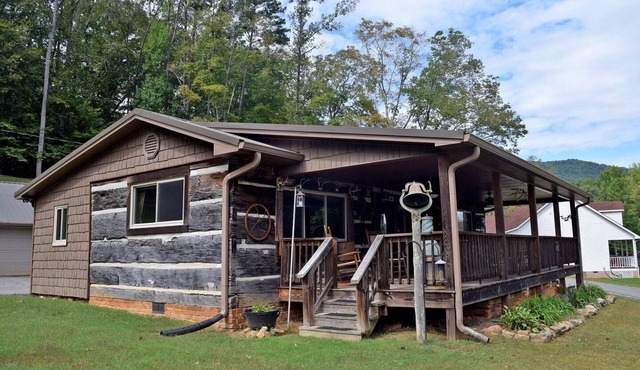 Cozy 1-bedroom cabin just 16 minutes from Ruby Falls