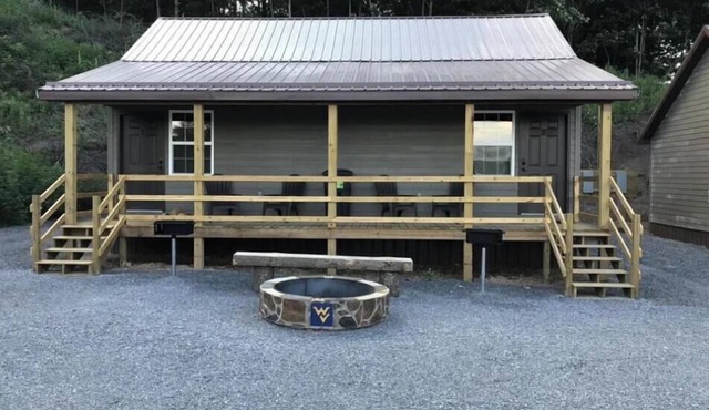 Cozy 1-bedroom cabin in lovely Bluewell located at Gold & Blue cabins