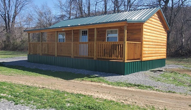Cozy 1-bedroom cabin in adorable Equality with AC